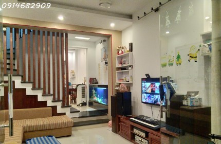 Cần bán nhà Nguyễn Khang dt 49m2, 5 tầng, ngõ ô tô tránh, 15m ra phố lớn, giá 15.6 tỷ